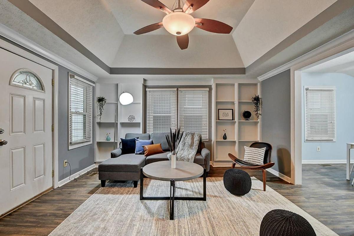 Popular attractions Area Nearby Property